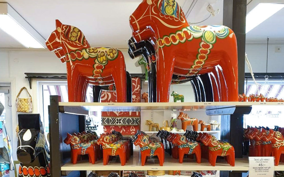 Dalahäst Giveaway — The Famous Red Dalecarlian Horse