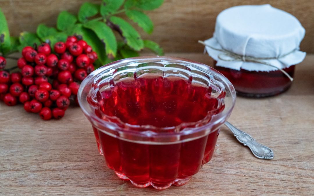 Simple rowan berry jelly