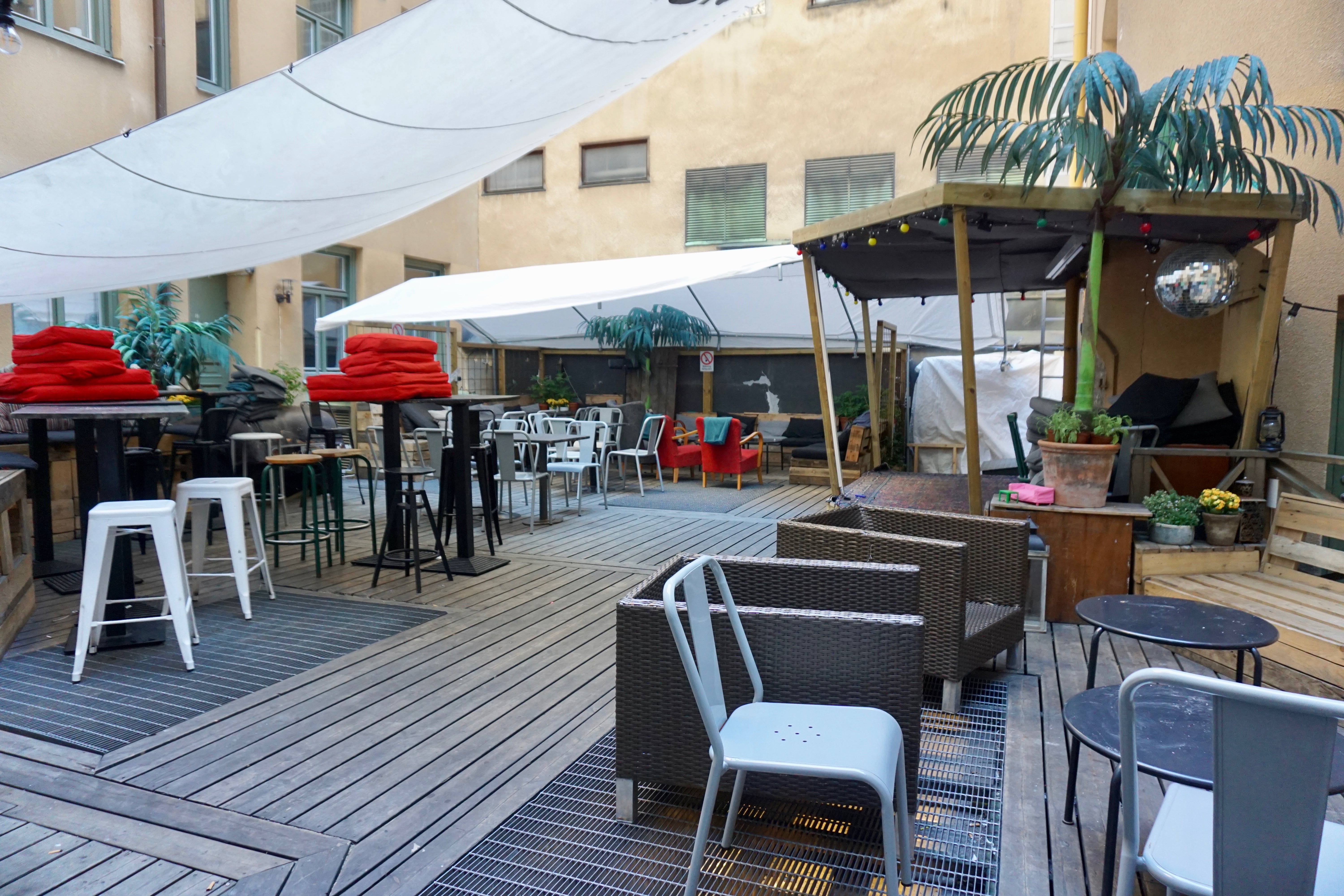 outdoor patio at city backpackers hostel
