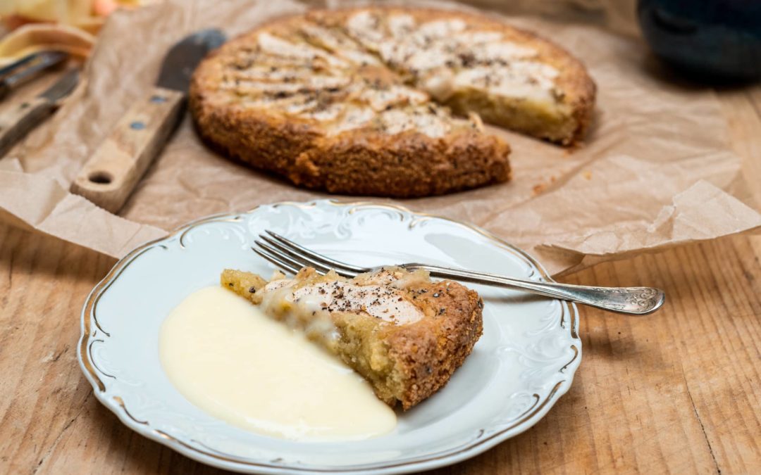 Chewy apple cake with cardamom